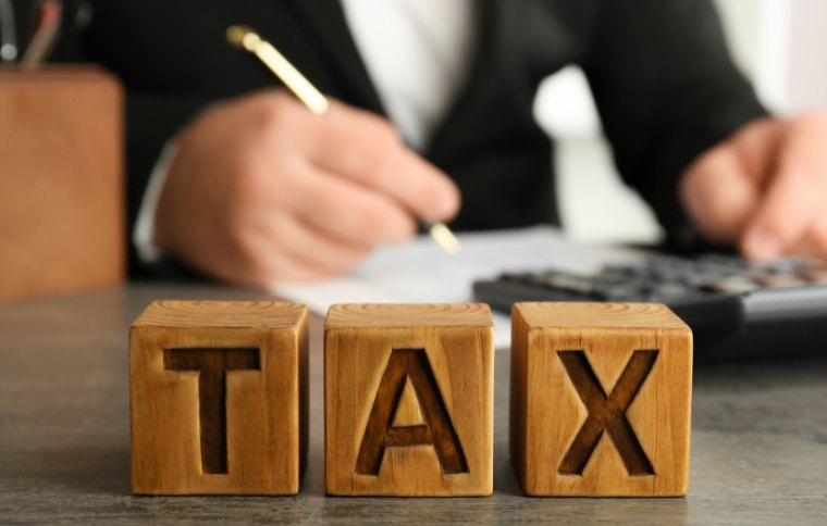 最新情報！2024年の個人事業主向け税理士費用ガイド：確定申告や顧問契約の料金を詳しく解説